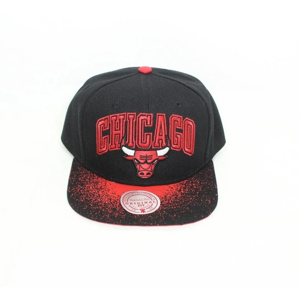 Mitchell & Ness Chicago Bulls Snapback Hat Cap Black / Red NBA Spray Paint NWT